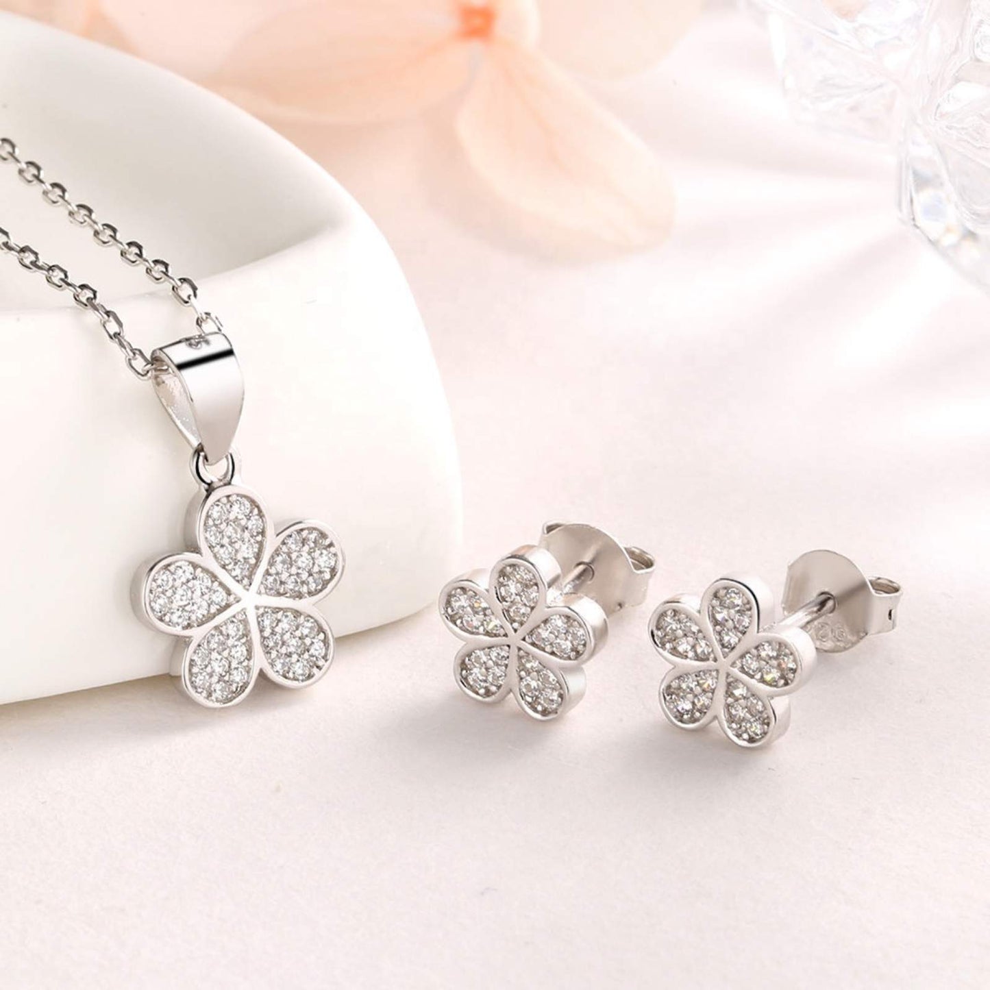 The Blossomy Diamond Earrings